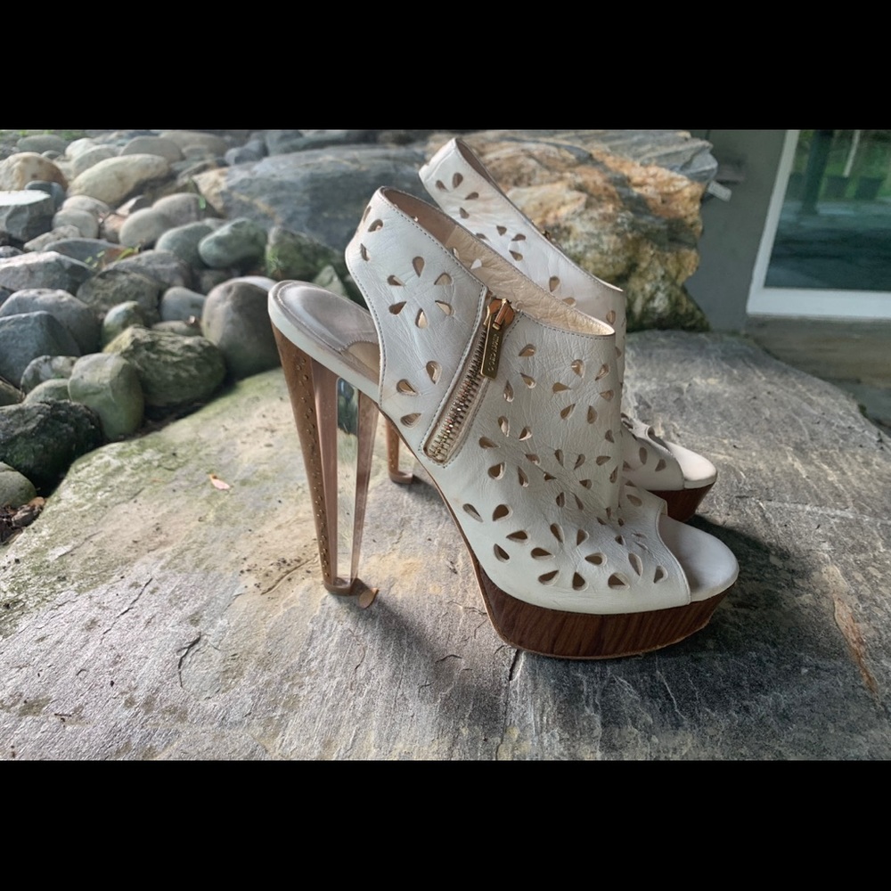 Jimmy Choo beautiful heel.